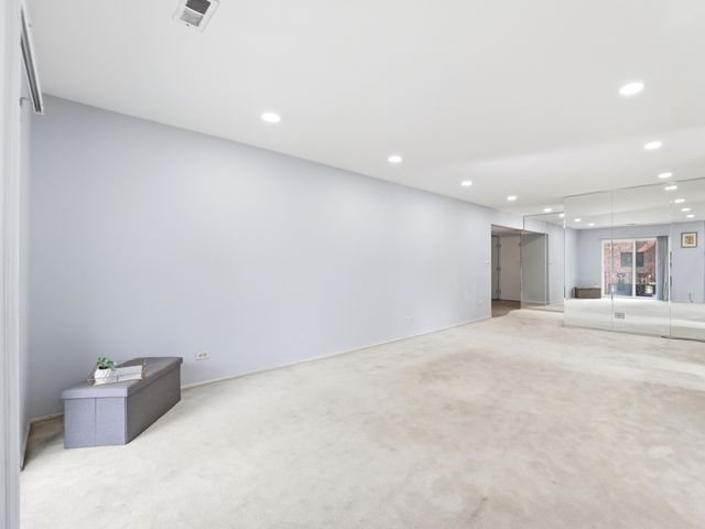 9331 Landings Lane 204, Des Plaines, IL 60016