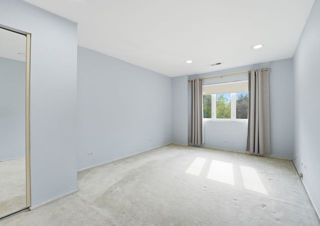 9331 Landings Lane 204, Des Plaines, IL 60016