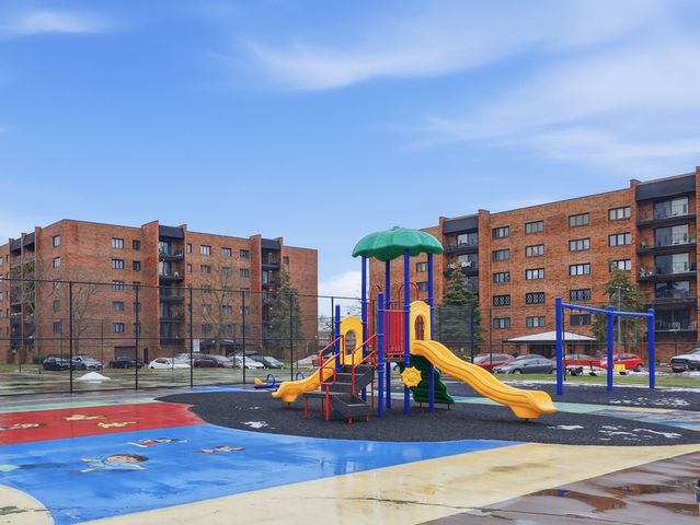 9331 Landings Lane 204, Des Plaines, IL 60016