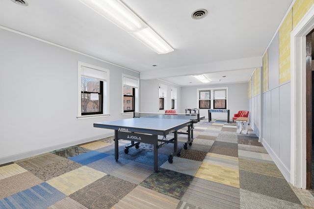 9331 Landings Lane 204, Des Plaines, IL 60016