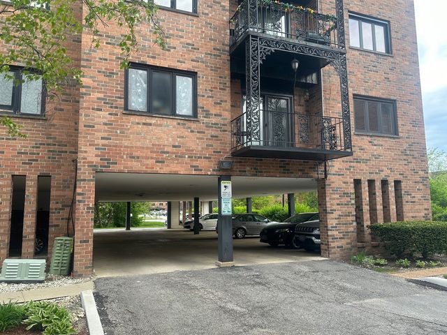 9331 Landings Lane 204, Des Plaines, IL 60016
