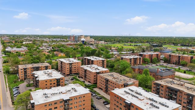 9331 Landings Lane 204, Des Plaines, IL 60016