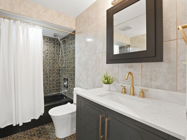 9331 Landings Lane 204, Des Plaines, IL 60016