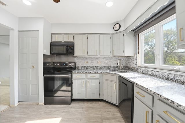 9331 Landings Lane 204, Des Plaines, IL 60016