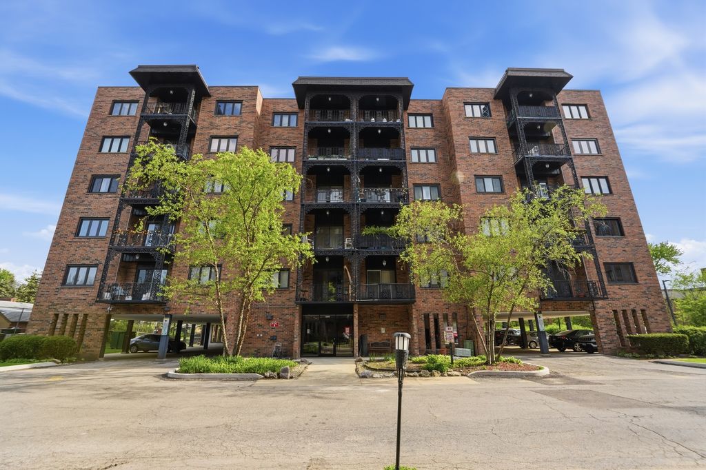 9331 Landings Lane 204, Des Plaines, IL 60016