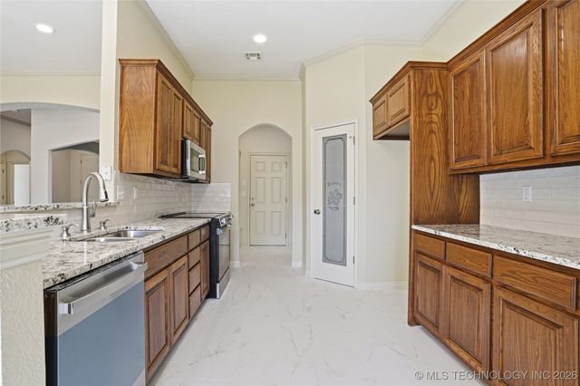 4526 E 141st Place S, Bixby, OK 74008