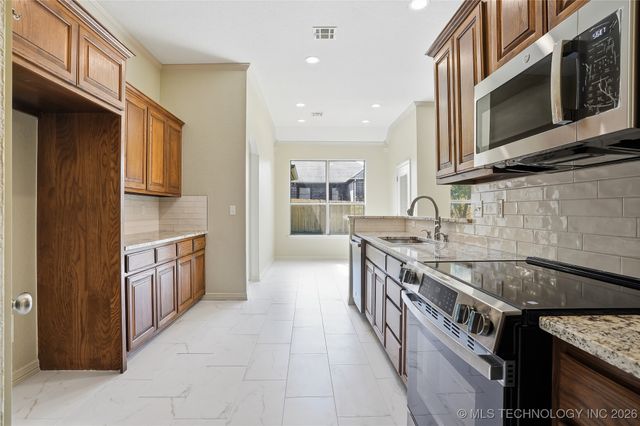 4526 E 141st Place S, Bixby, OK 74008