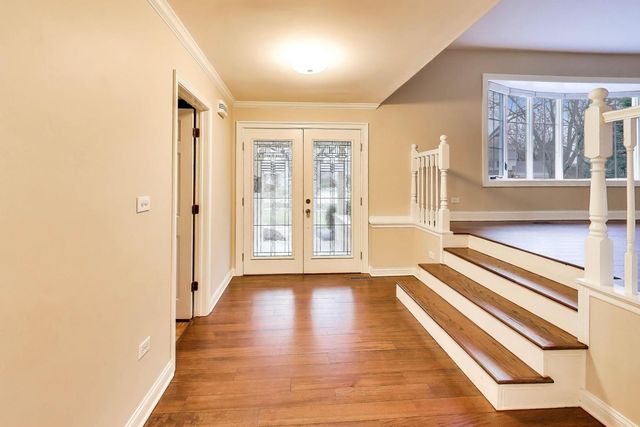 905 Crestfield Avenue, Libertyville, IL 60048