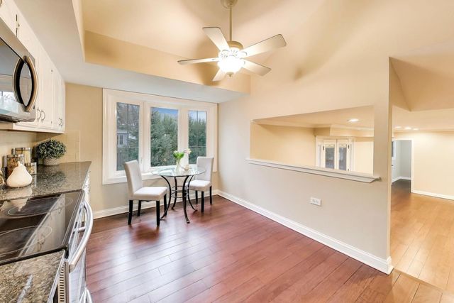 905 Crestfield Avenue, Libertyville, IL 60048