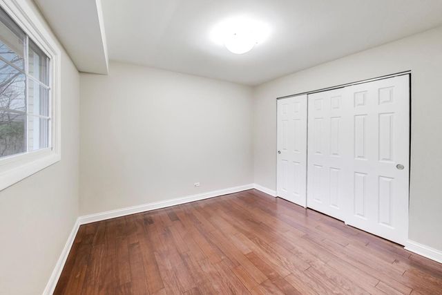 905 Crestfield Avenue, Libertyville, IL 60048