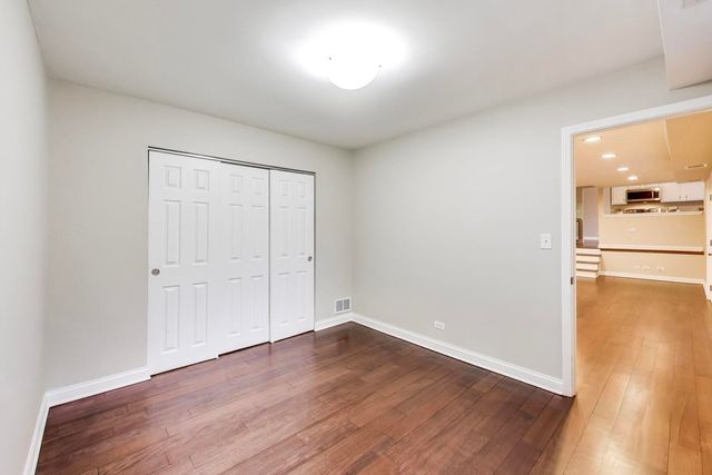 905 Crestfield Avenue, Libertyville, IL 60048