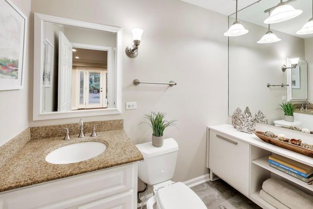 905 Crestfield Avenue, Libertyville, IL 60048