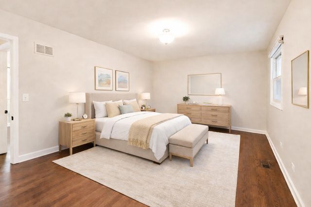 905 Crestfield Avenue, Libertyville, IL 60048