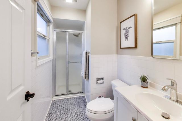 905 Crestfield Avenue, Libertyville, IL 60048