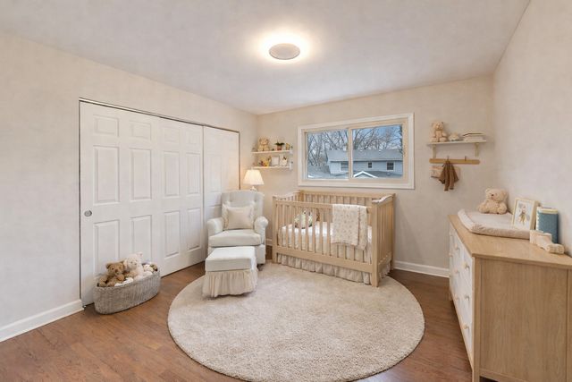 905 Crestfield Avenue, Libertyville, IL 60048