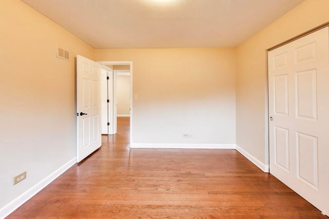 905 Crestfield Avenue, Libertyville, IL 60048