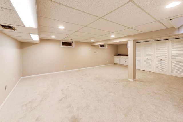 905 Crestfield Avenue, Libertyville, IL 60048