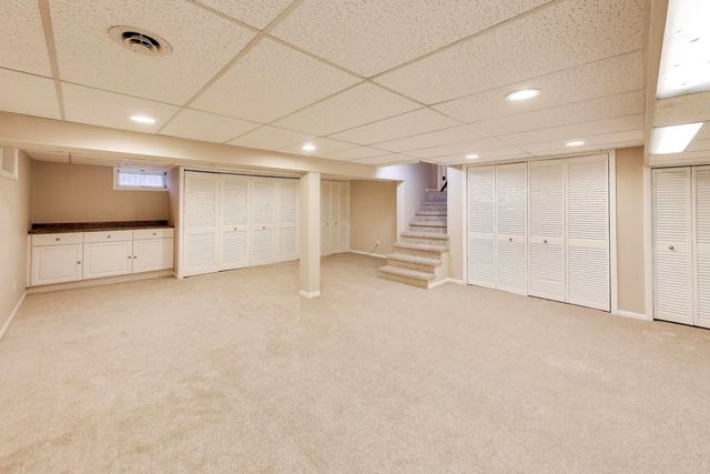 905 Crestfield Avenue, Libertyville, IL 60048