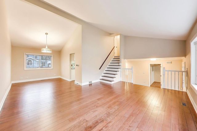 905 Crestfield Avenue, Libertyville, IL 60048