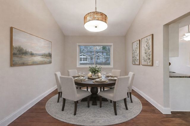 905 Crestfield Avenue, Libertyville, IL 60048