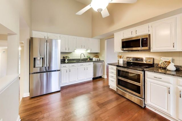 905 Crestfield Avenue, Libertyville, IL 60048