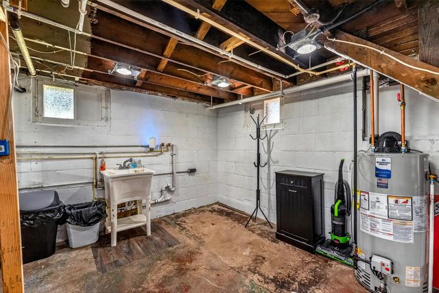 2034 S 83rd STREET, West Allis, WI 53219