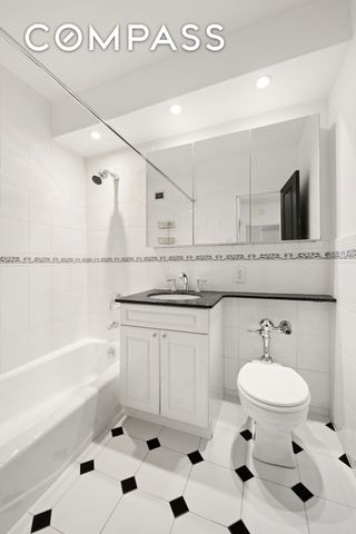 63 E 9th St Apt 10L, New York City, NY 10003