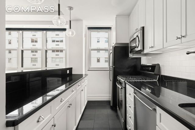 63 E 9th St Apt 10L, New York City, NY 10003