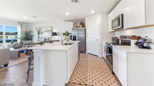 2221 NE 33rd TER, Cape Coral, FL 33909