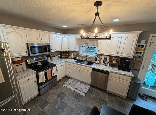 550 Tecumseh Dr, Shepherdsville, KY 40165