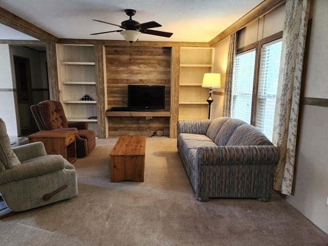 300 Whisperway RD, Moneta, VA 24121