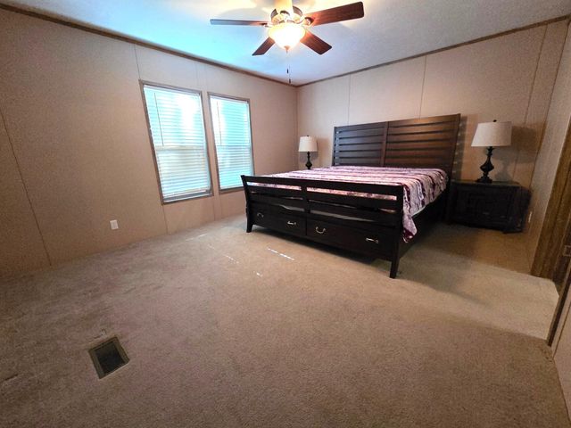 300 Whisperway RD, Moneta, VA 24121