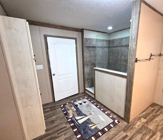 300 Whisperway RD, Moneta, VA 24121