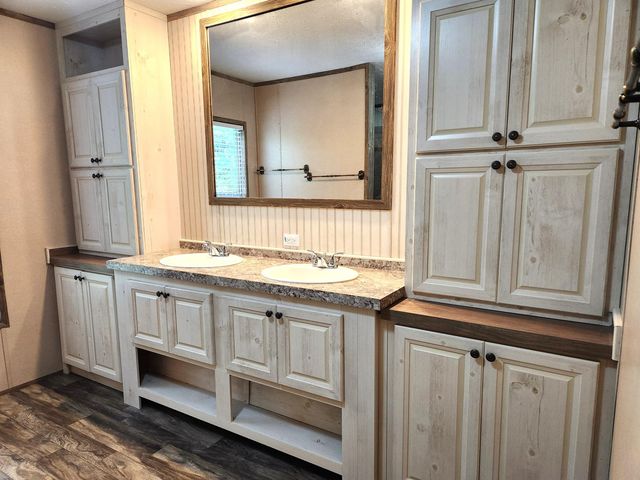 300 Whisperway RD, Moneta, VA 24121