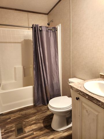 300 Whisperway RD, Moneta, VA 24121