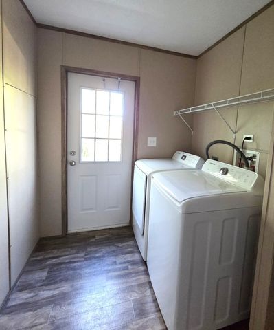 300 Whisperway RD, Moneta, VA 24121