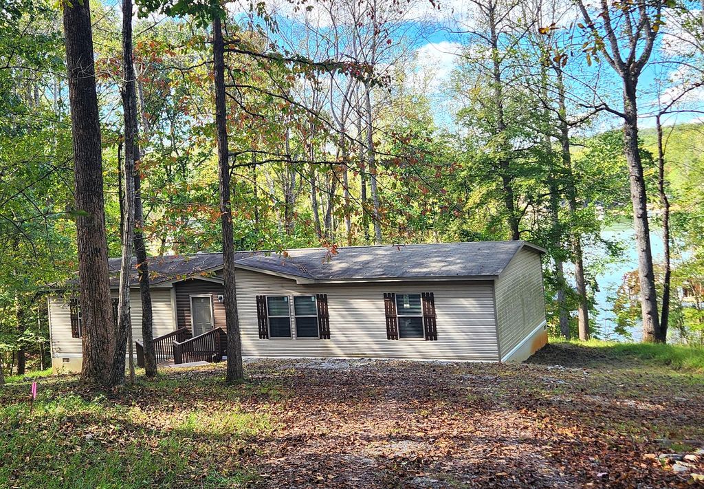 300 Whisperway RD, Moneta, VA 24121