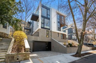 57 University Road PH, Brookline, MA 02445