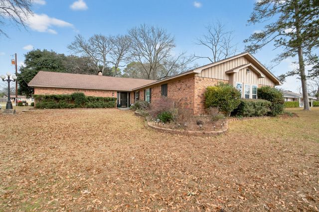 2090 Fort Drive, Longview, TX 75604