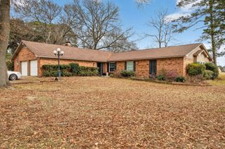 2090 Fort Drive, Longview, TX 75604