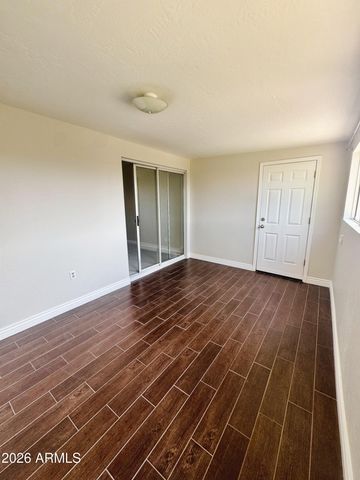 8521 E CLOVIS Avenue, Mesa, AZ 85208