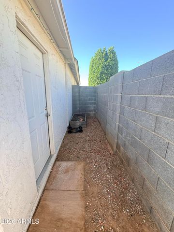 8521 E CLOVIS Avenue, Mesa, AZ 85208