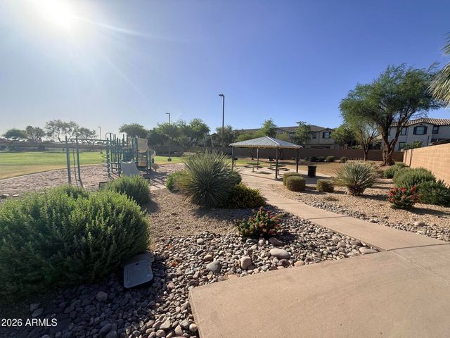 8521 E CLOVIS Avenue, Mesa, AZ 85208