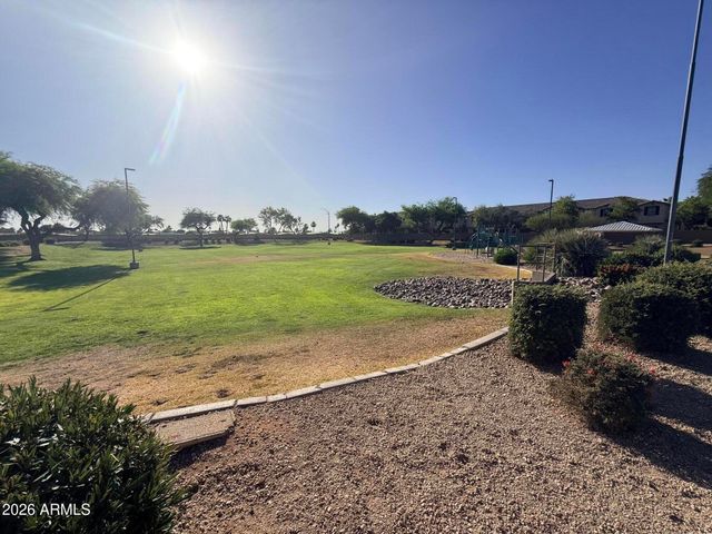 8521 E CLOVIS Avenue, Mesa, AZ 85208