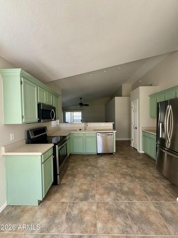 8521 E CLOVIS Avenue, Mesa, AZ 85208
