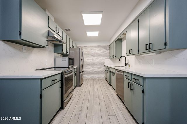 2816 N 33RD Place, Phoenix, AZ 85008