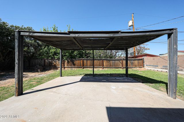 2816 N 33RD Place, Phoenix, AZ 85008