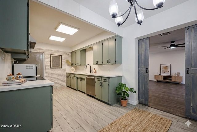 2816 N 33RD Place, Phoenix, AZ 85008