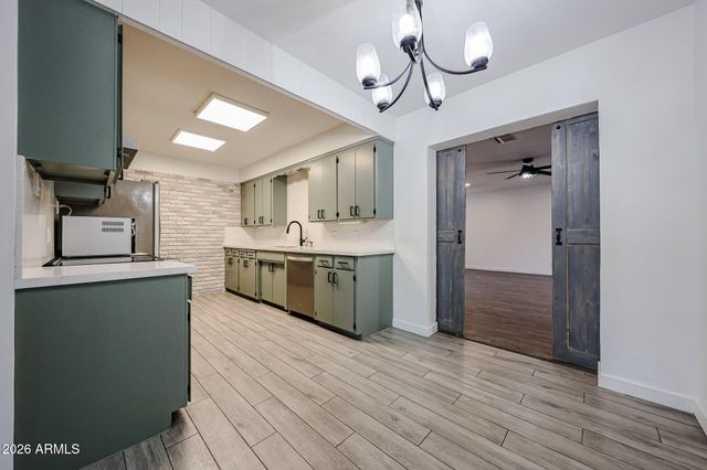 2816 N 33RD Place, Phoenix, AZ 85008