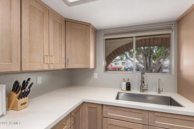 1551 E FLORIAN Circle, Mesa, AZ 85204